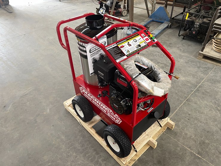#2943-•-new-magnum-4000-hot-water-pressure-washer-image-1
