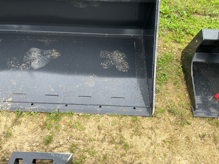 #2031-•-new-wolverine-skid-steer-84"-bucket-image-7