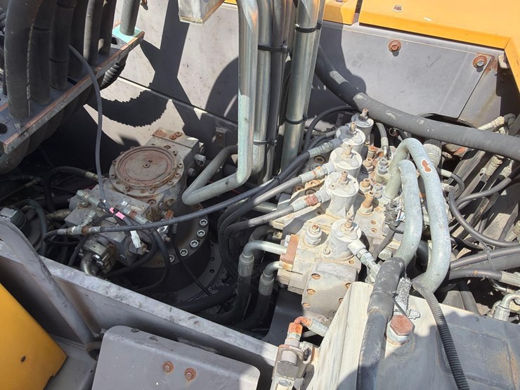 volvo-ew180b-image-25