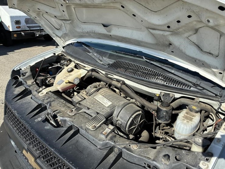 2008-chevrolet-express-3500-image-10