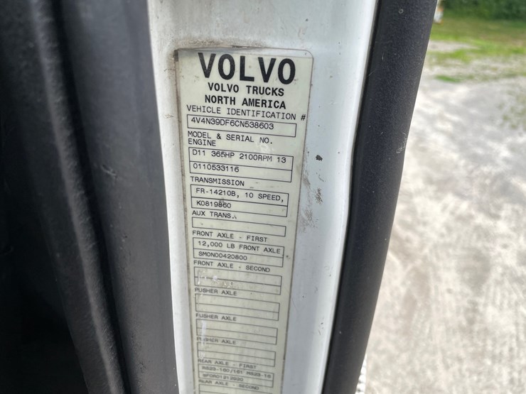 2011-volvo-10-image-45