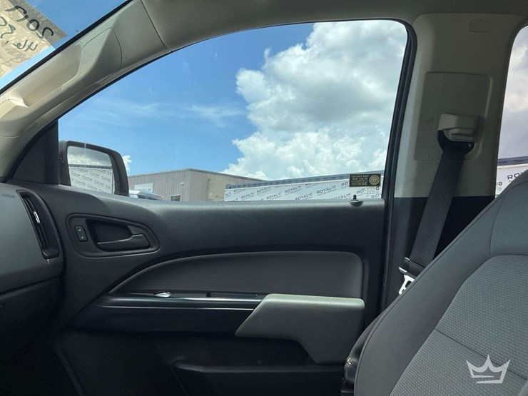 2017-chevrolet-colorado-image-19