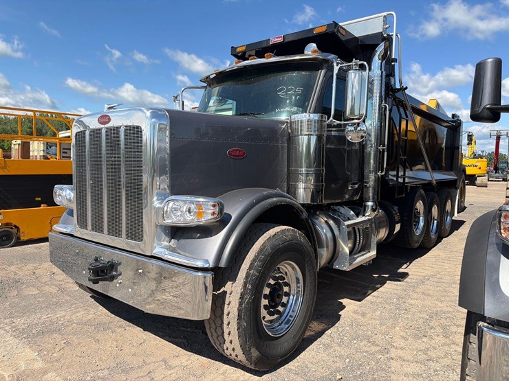 2026-peterbilt-589-image-1