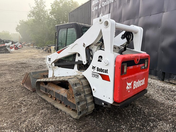 2019-bobcat-t740-image-2