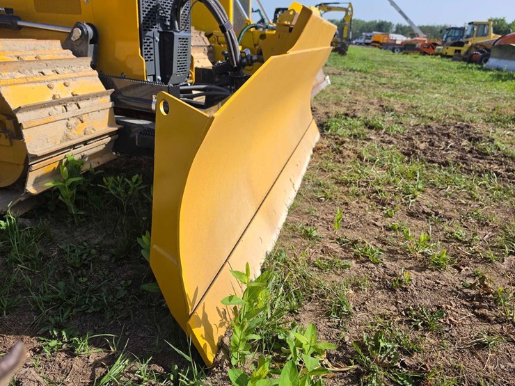 2026-deere-450-lgp-image-18