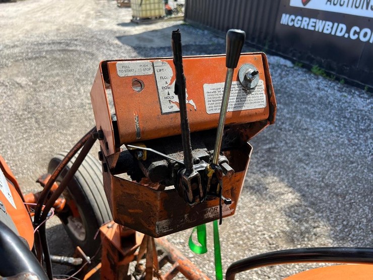 new-holland-tn70a-image-24