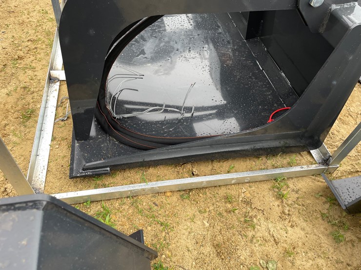 #2038-•-new-wolverine-skid-steer-grapple-bucket-image-13