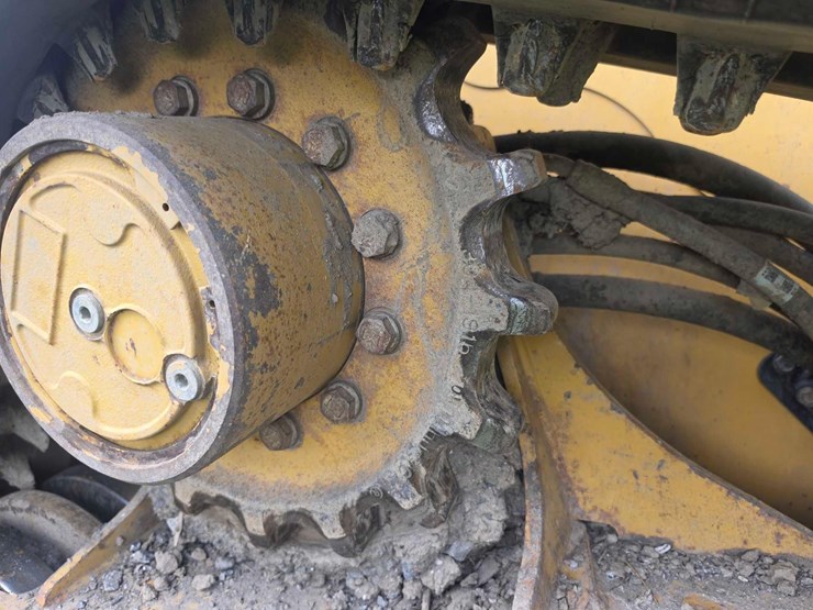2021-caterpillar-299d3-image-13