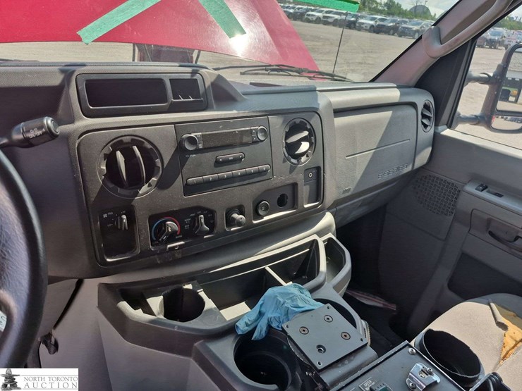 2012-ford-cargo-image-16