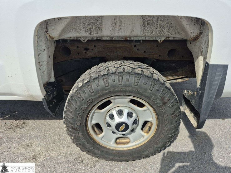 2017-chevrolet-silverado-2500hd-image-23