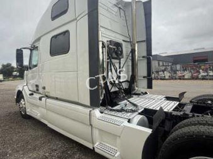#14-•-2013-volvo-tractor-truck-730-model-image-11