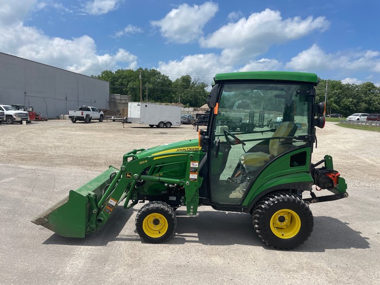 2024-john-deere-1025r-image-8