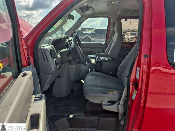 2012-ford-cargo-image-14