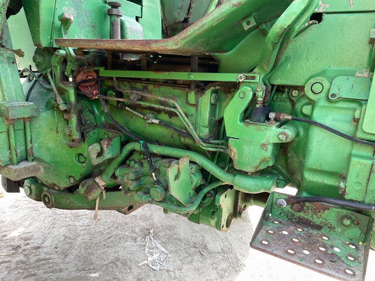 john-deere-4020-image-32