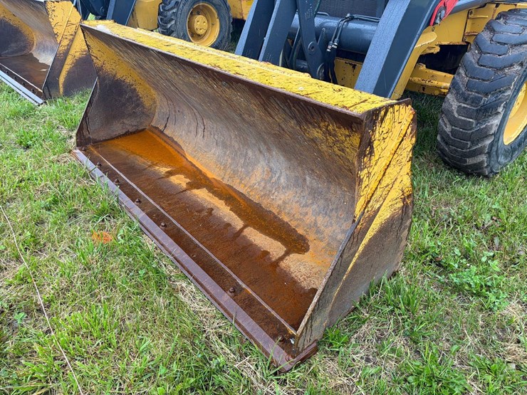 2021-john-deere-310-image-14