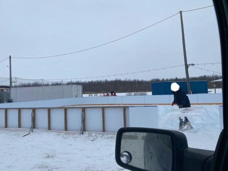 calmac-ice-mat-ii-44-ft-x-60-ft-ice-rink-kit-image-7