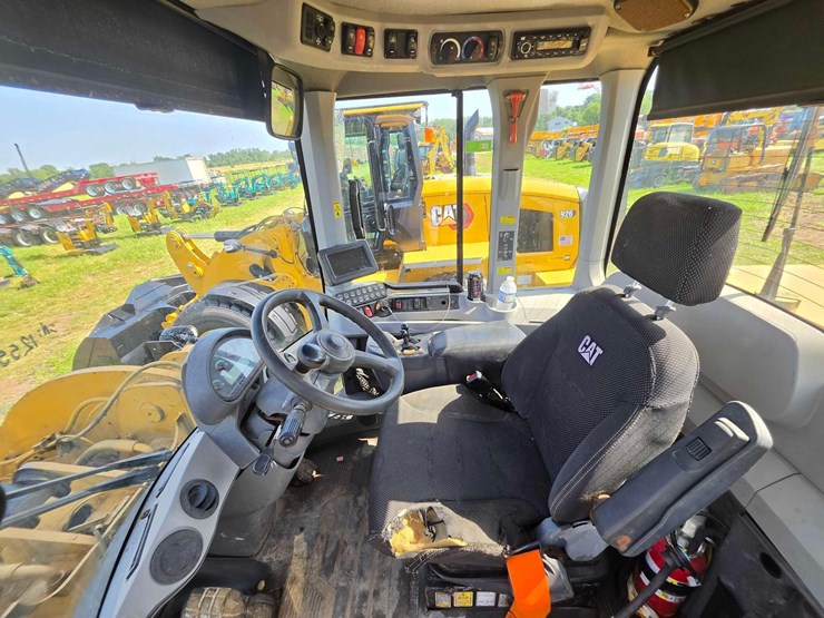 caterpillar-938m-image-18