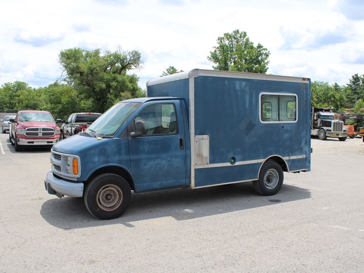 1999-chevrolet-express-3500-image-3