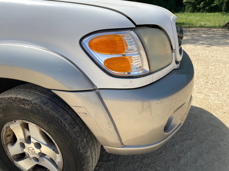 2003-toyota-sequoia-image-35