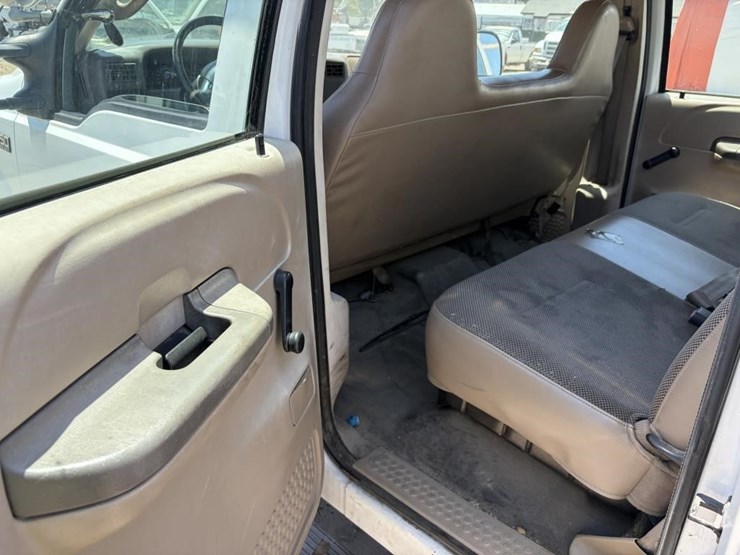 2004-ford-f350-xl-image-12