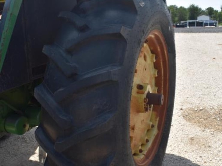 john-deere-4040-image-11