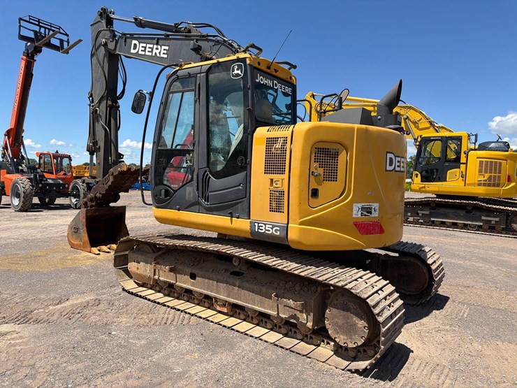 2019-deere-135g-image-7
