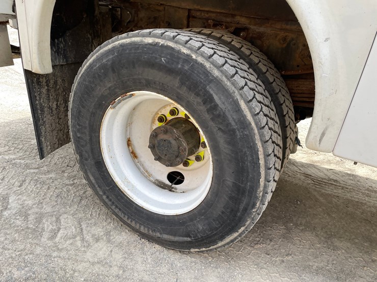2002-gmc-t8500-image-22
