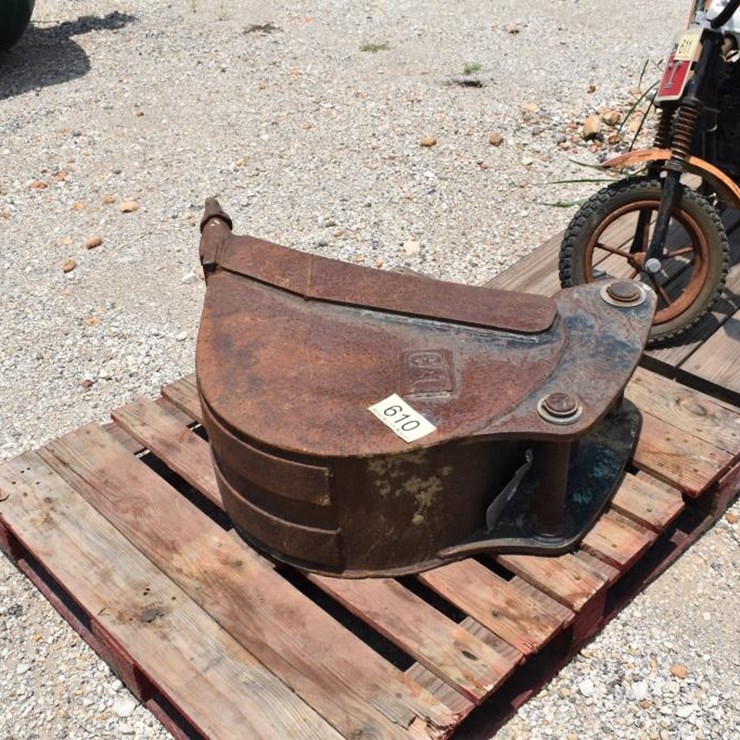 14" CAT BACKHOE BUCKET
