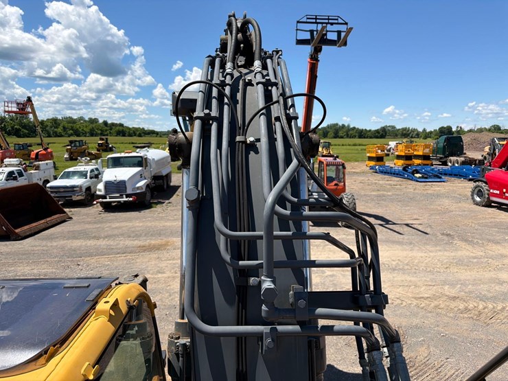 2019-deere-135g-image-23