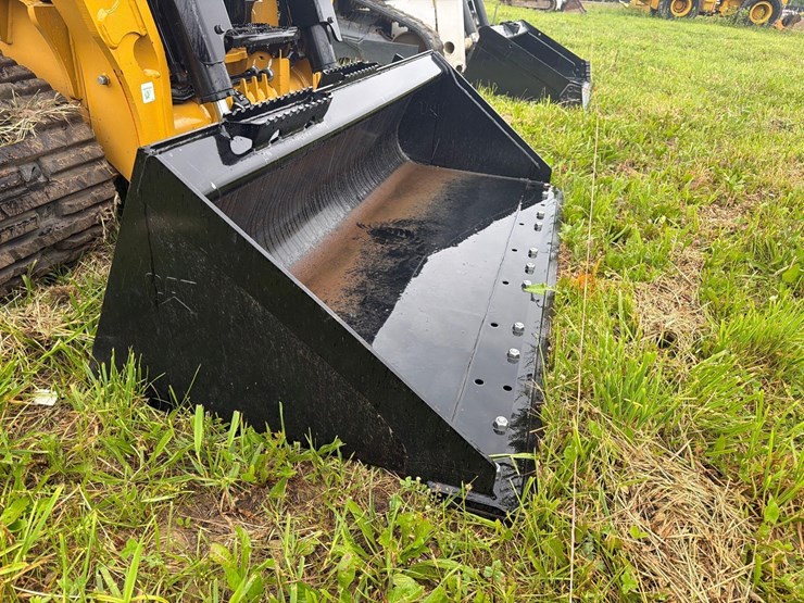 2026-caterpillar-255-image-16