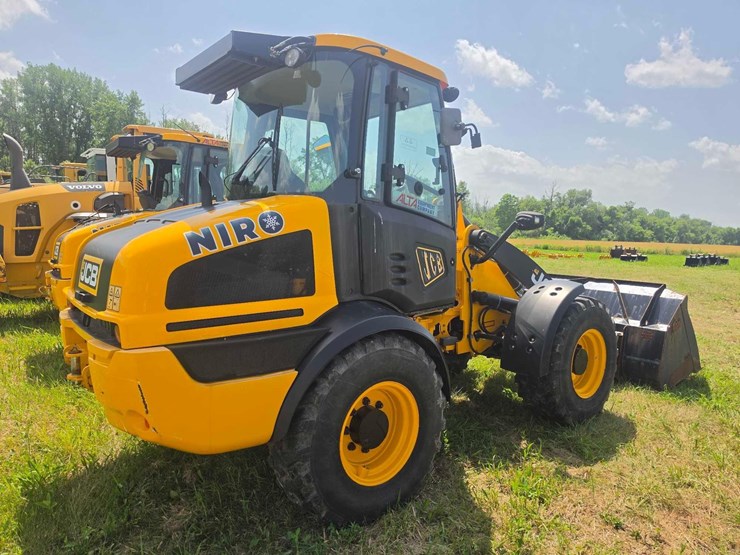 2021-jcb-409-image-5