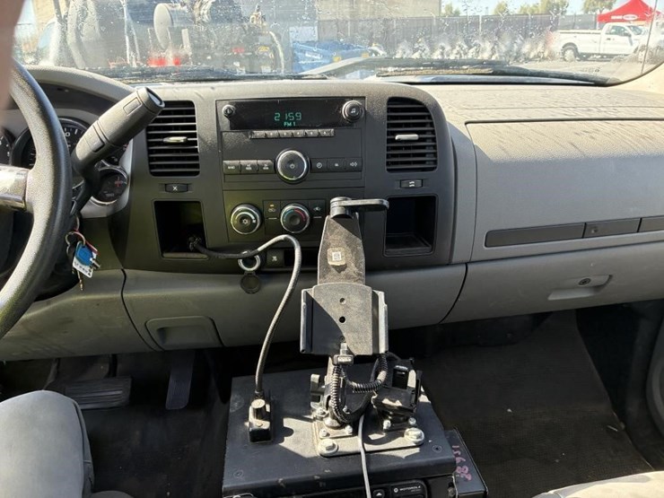 2011-chevrolet-2500hd-image-11