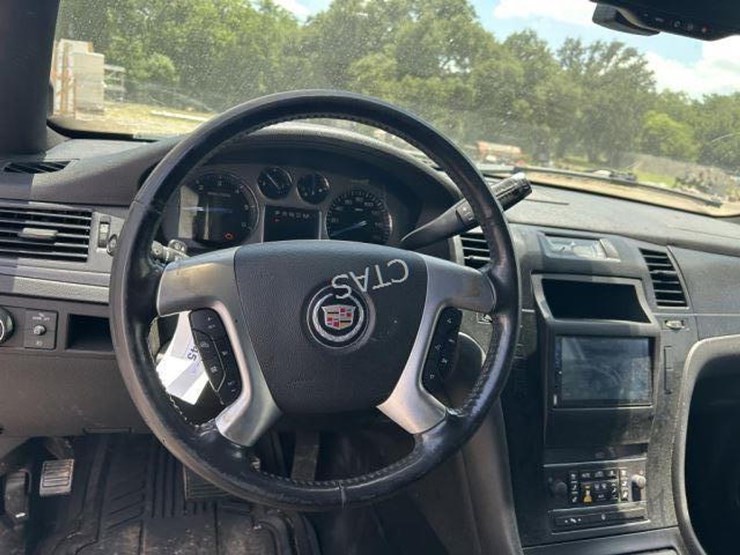2008-cadillac-escalade-image-15