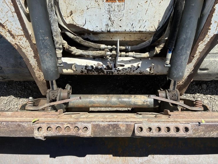 2013-bobcat-t590-image-8