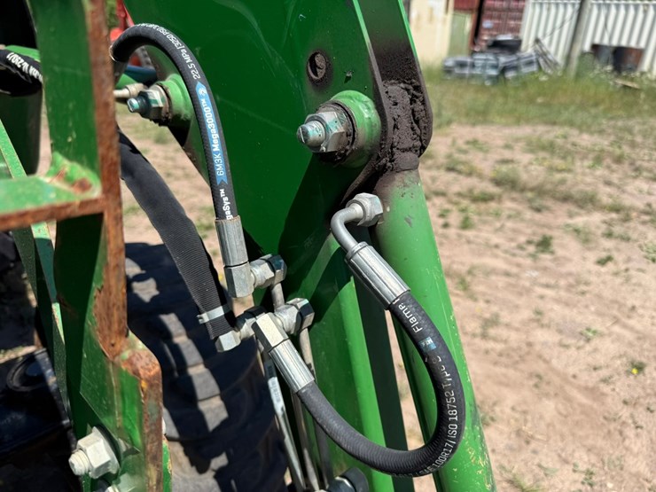 john-deere-3032e-image-25