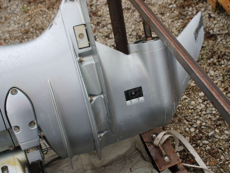 honda-115-outboard-4-stroke-boat-motor-image-2