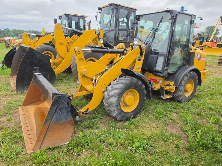 2022-caterpillar-906m-image-1