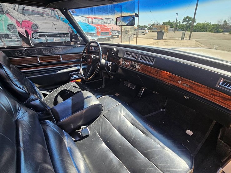 1976-cadillac-coupe-deville-image-16