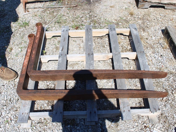 4'-pallet-forks-image-1