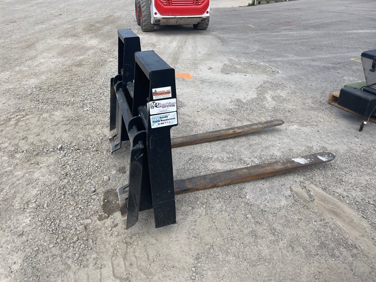 #4878-•-universal-mount-pallet-forks-image-3
