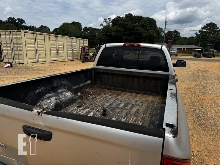 2004-dodge-2500-image-4