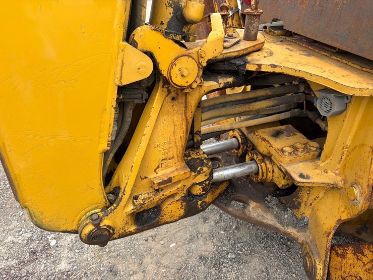 caterpillar-416b-image-10