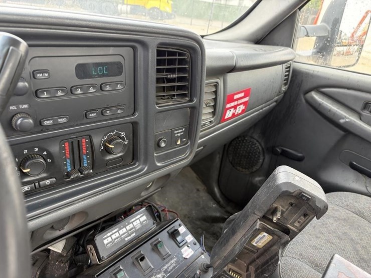 2007-gmc-3500hd-image-17