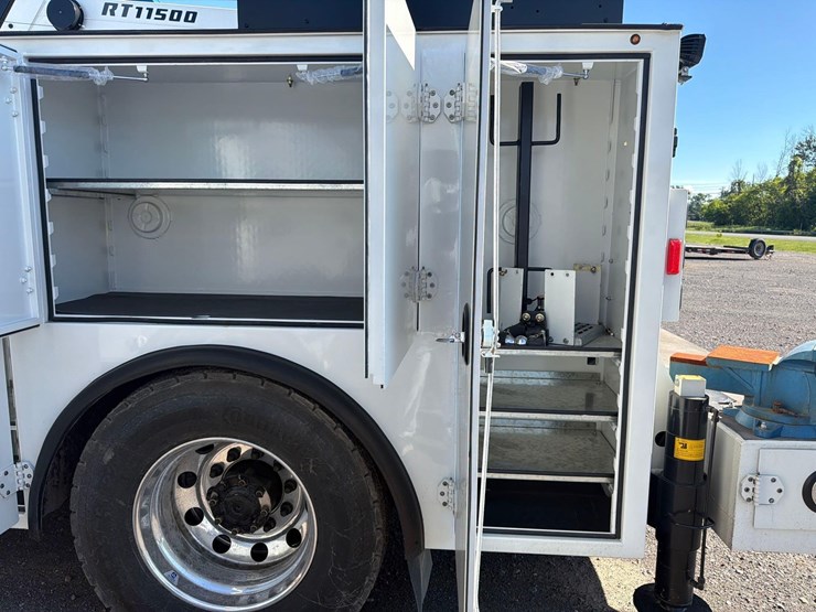 2027-peterbilt-536-image-8
