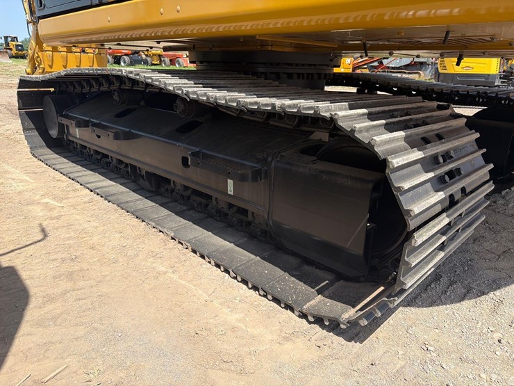 caterpillar-320-image-9