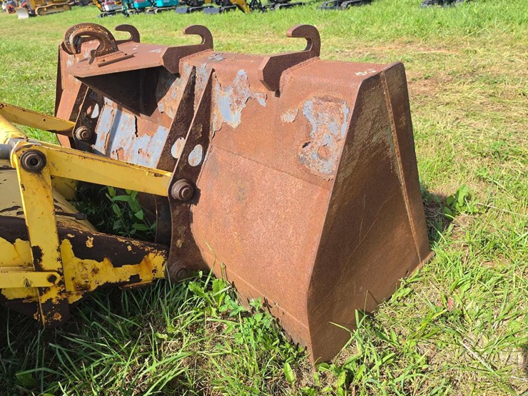 new-holland-b95-image-12
