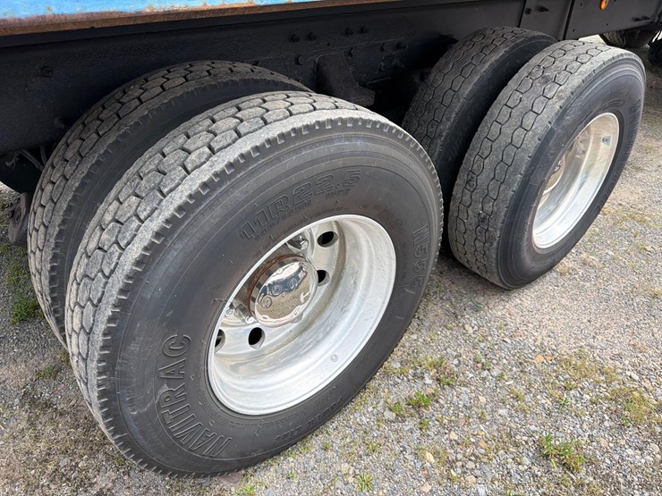2013-kenworth-t880-image-10