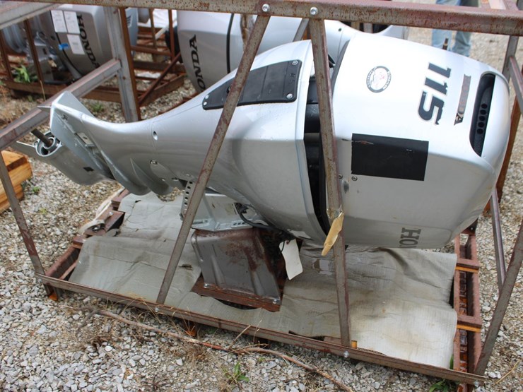 honda-115-outboard-4-stroke-boat-motor-image-1