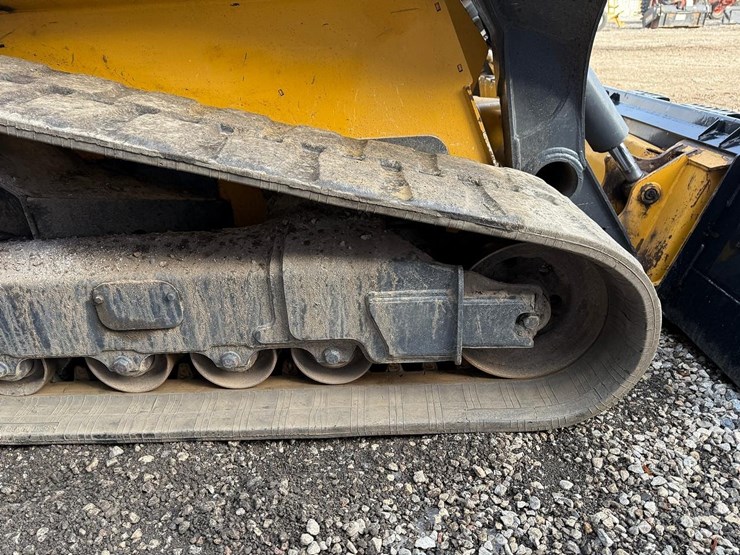 2019-deere-331g-image-15