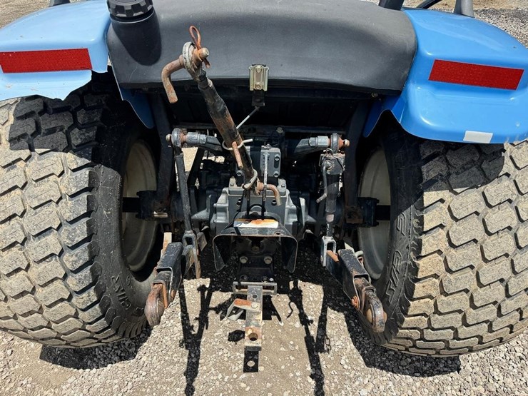 new-holland-boomer-3040-image-14